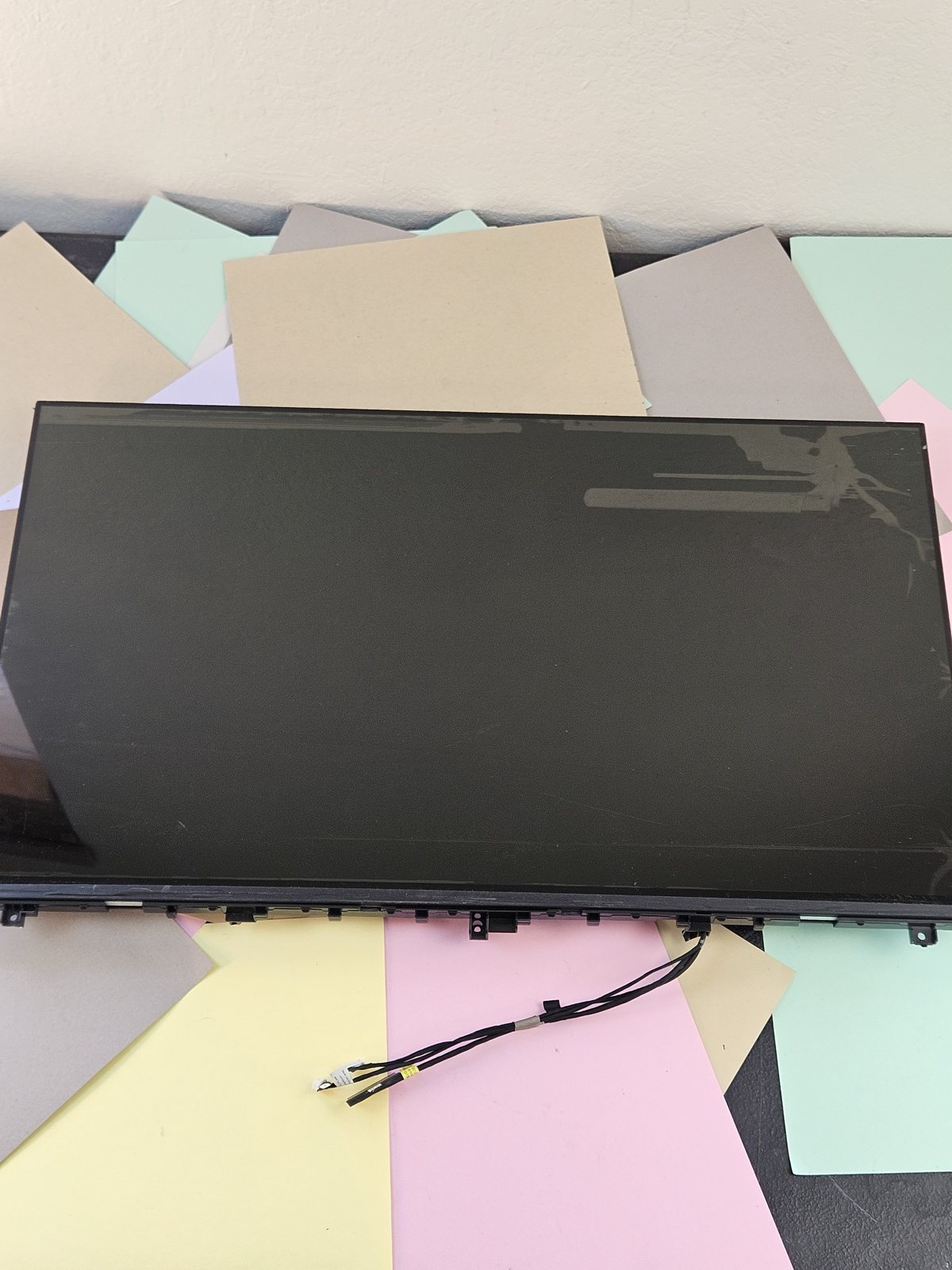 LG Display LM270WFA HP 27-Inch Cracked Screen For Parts