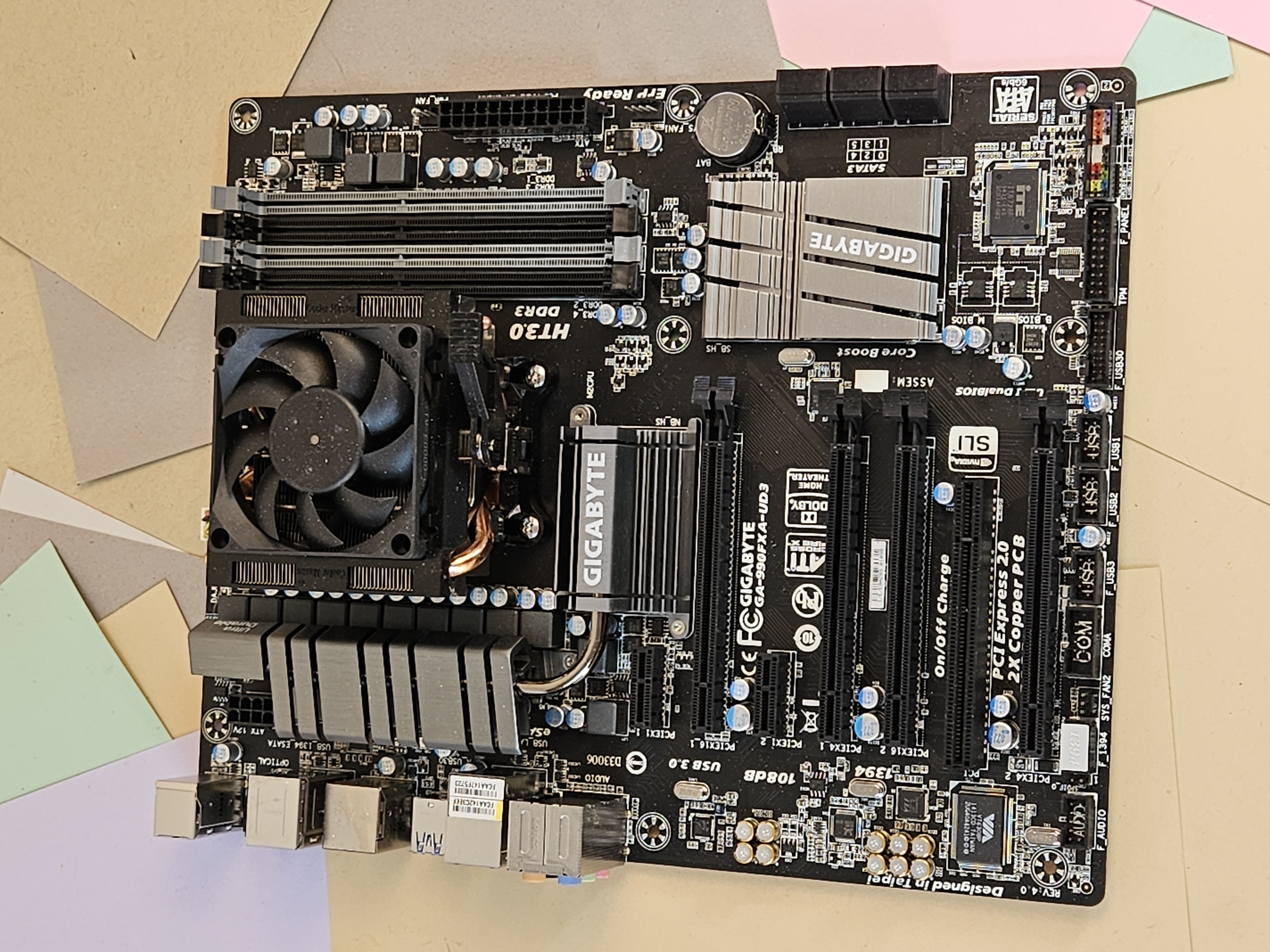 Gigabyte GA-990FXA-UD3 Motherboard AMD FX-8350 CPU Cooler