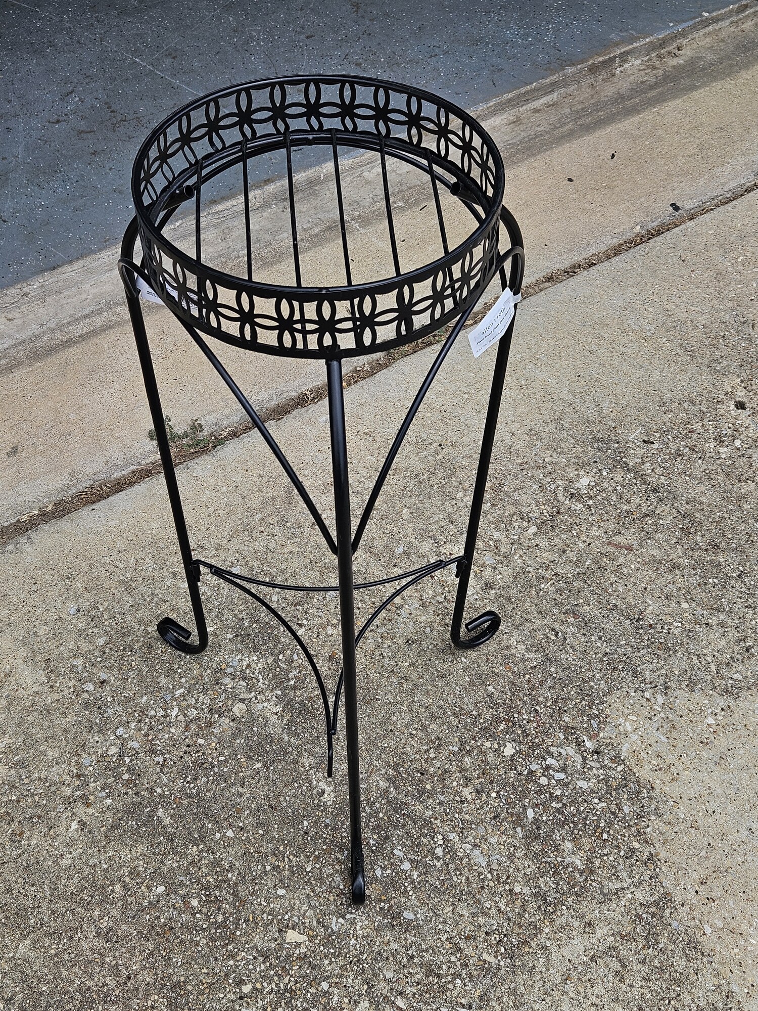 Black Metal Round Plant Stand