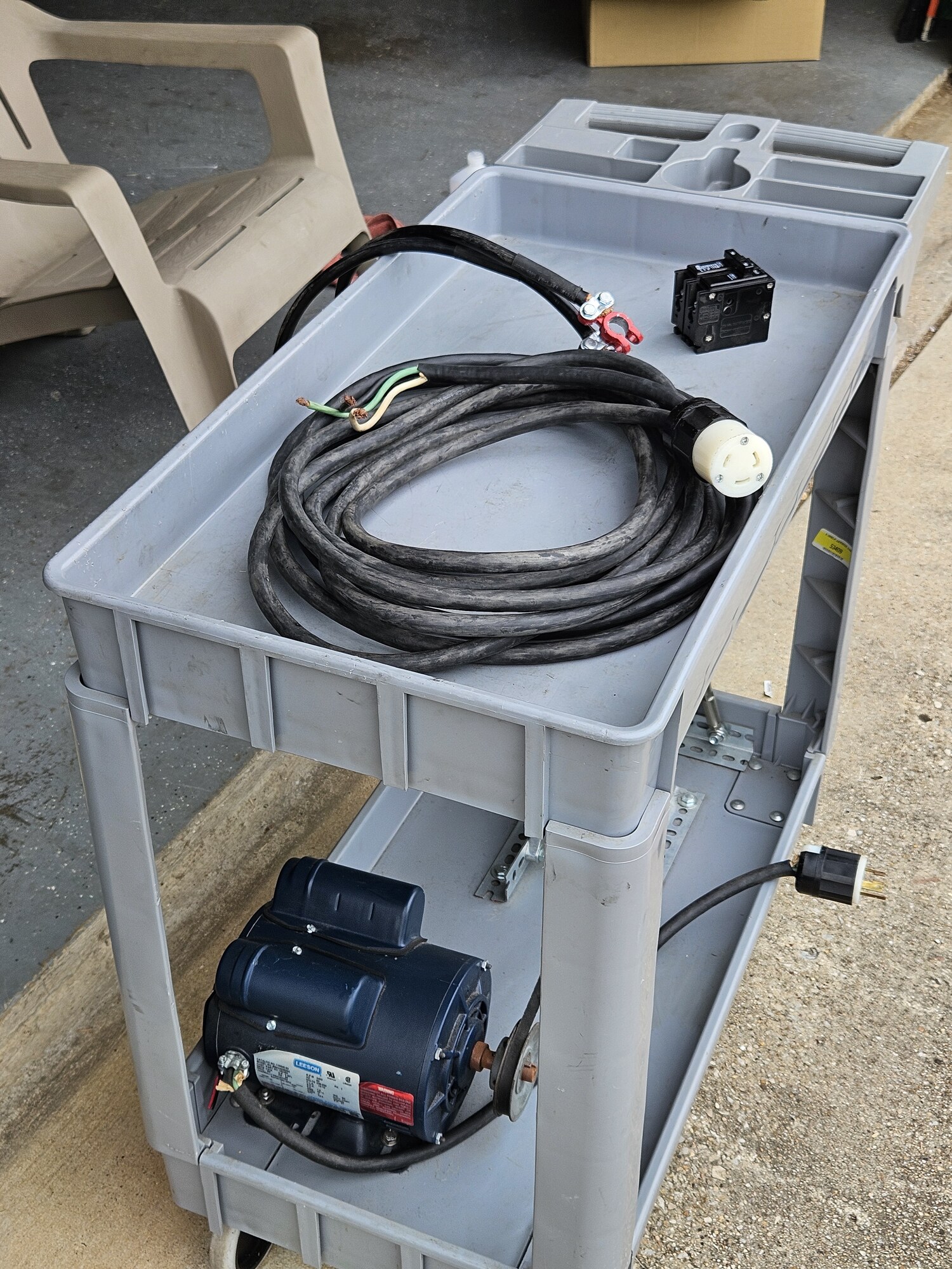 220V Automotive Battery Charging and Programming Station
