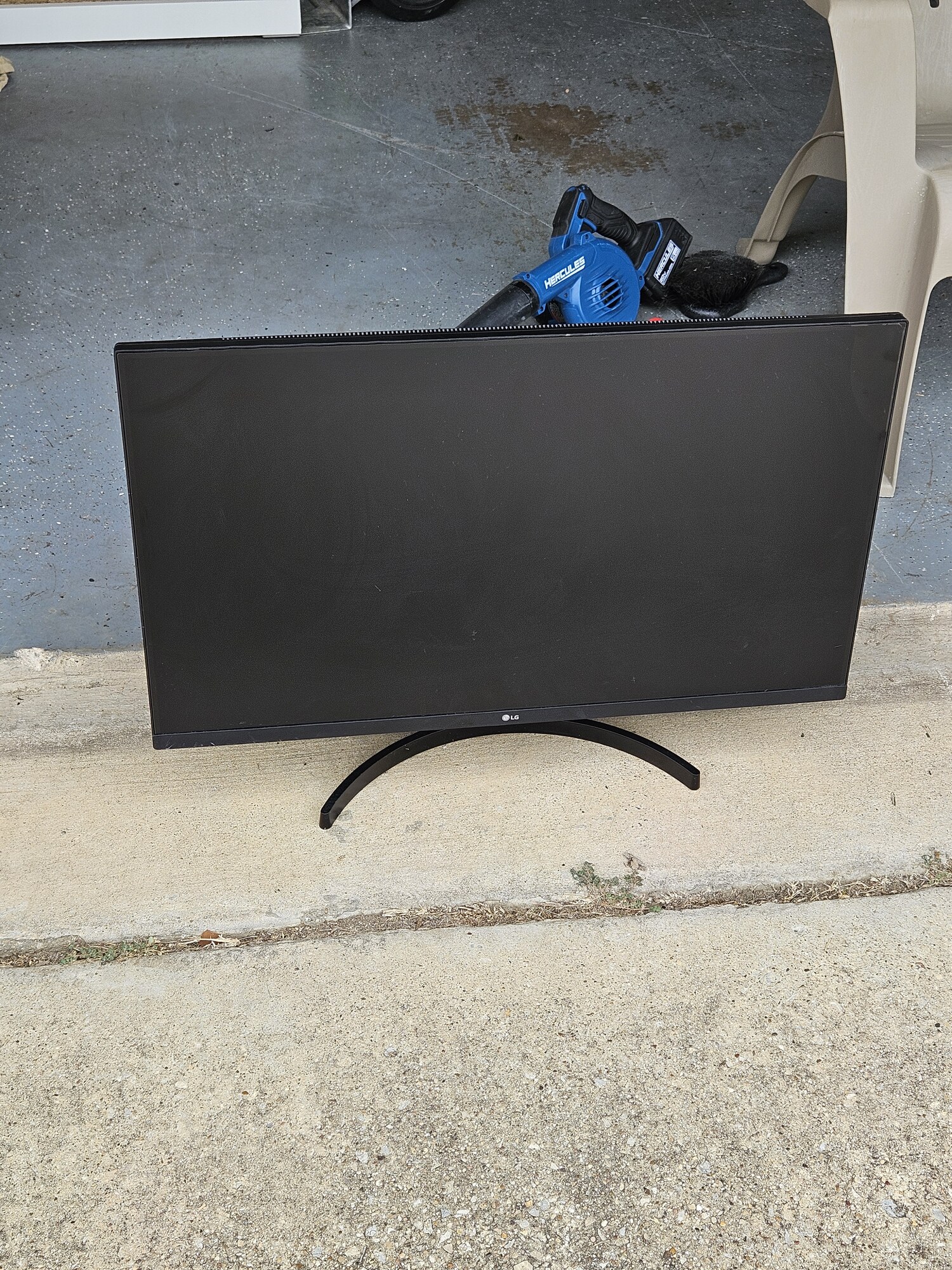 LG 32GN600-B 32-Inch Monitor With Cracked LCD - Parts Only